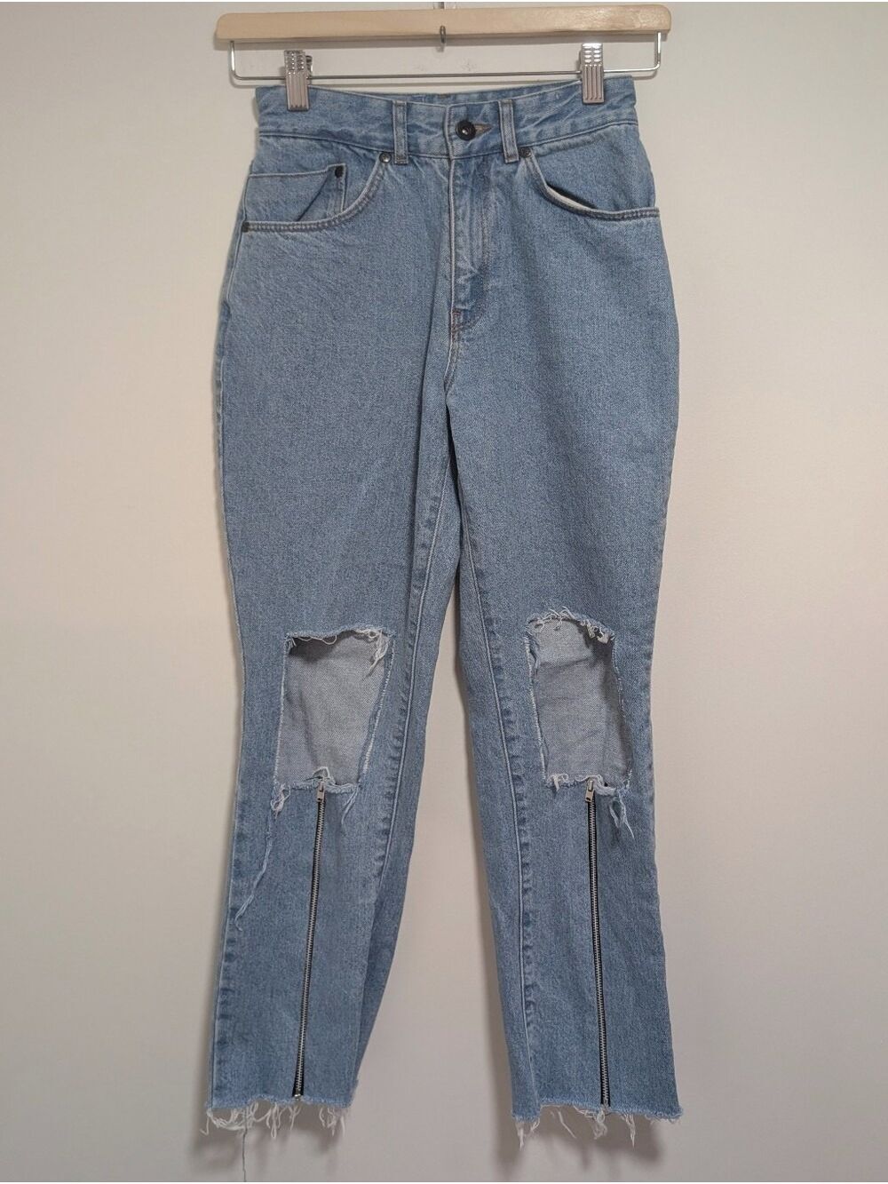 The Ragged Priest | Zipper Knee Cutout Distressed Jeans In Blue